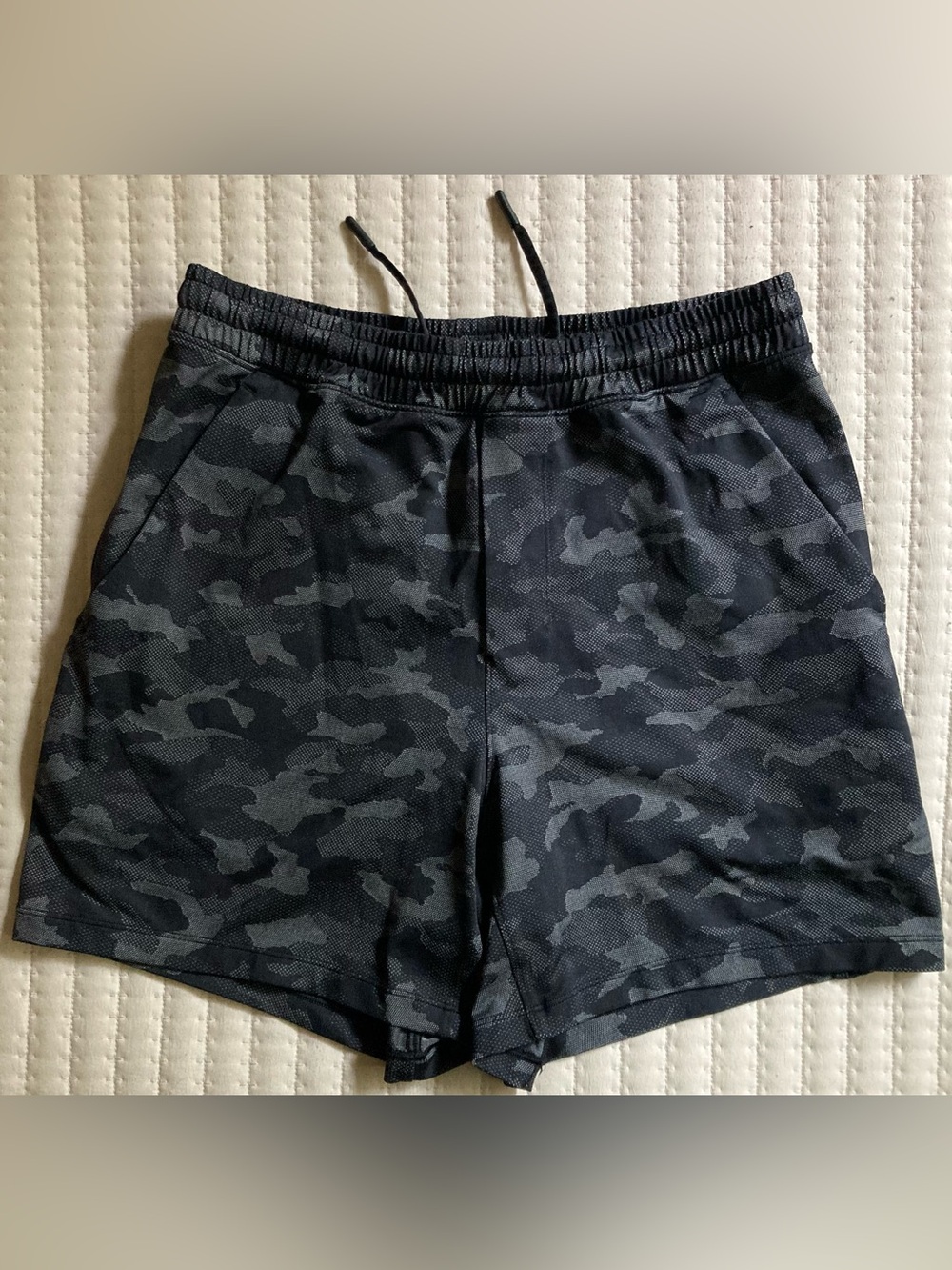 Lululemon Pace Breaker Athletic Shorts Men’s Small 5” Black Camo Brief Lined Gym